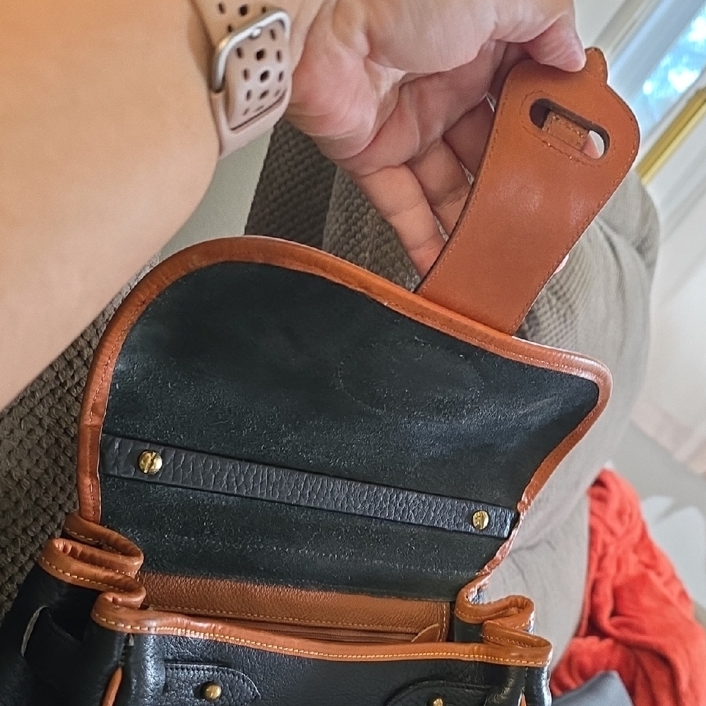 Classic Black and Tan Leather Bag - Picture 9 of 9
